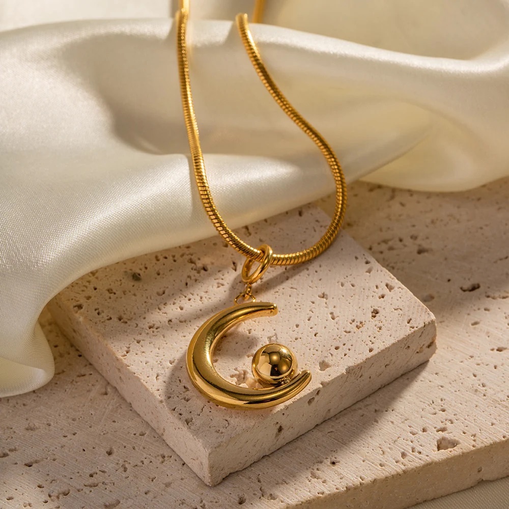 18K Gold Moon Necklace*Crescent Moon*Celestial Necklace*Waterproof  Sweatproof